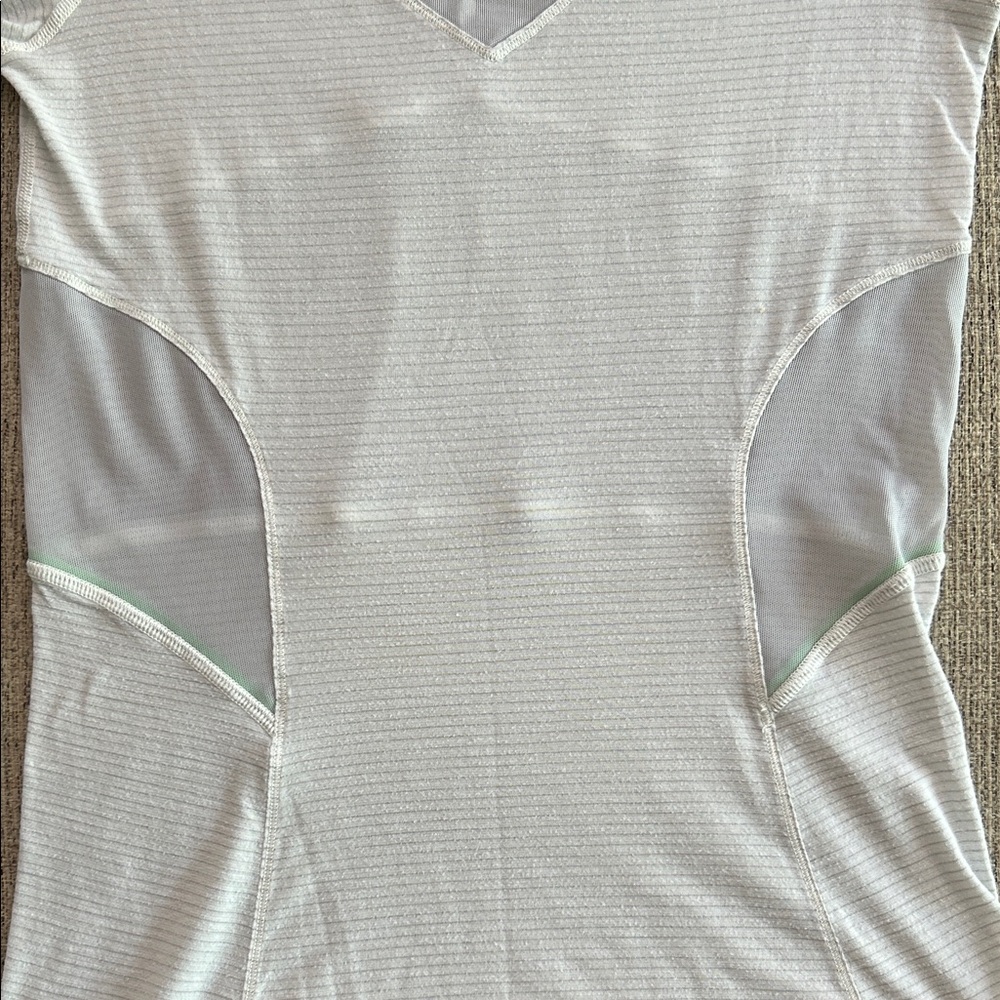 Lululemon Athletica Mesh With Me short sleeve T - Picture 5 of 8